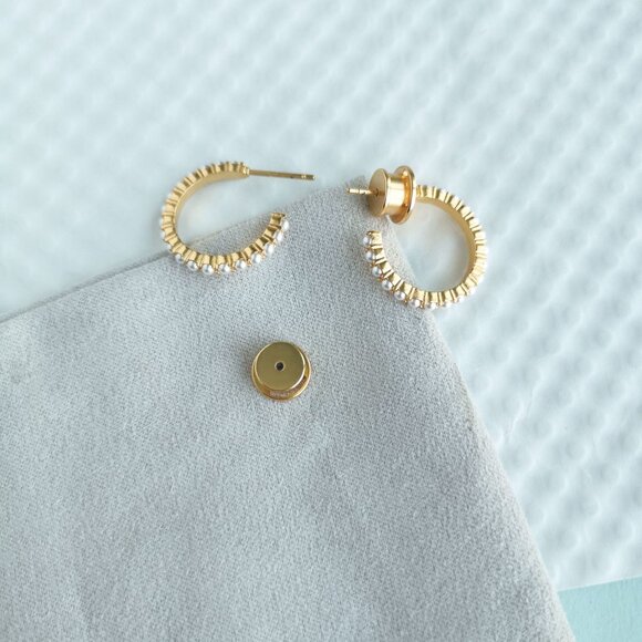 Julie Vos Gold Pearl Juliet Small Hoop Earrings NEW - Picture 3 of 3